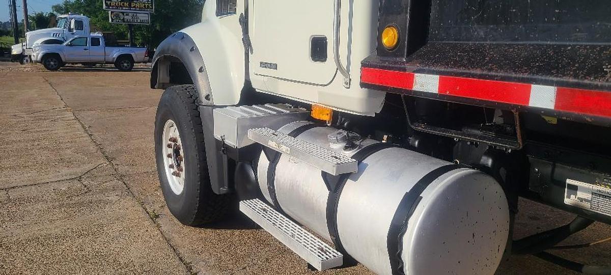 Used 2006 Mack CV713