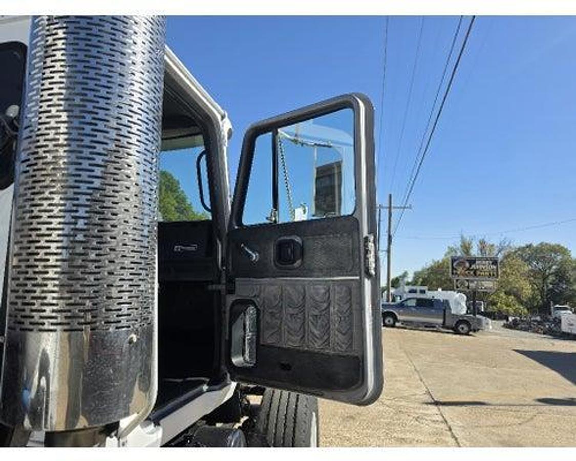 Used 2000 Mack CHU613