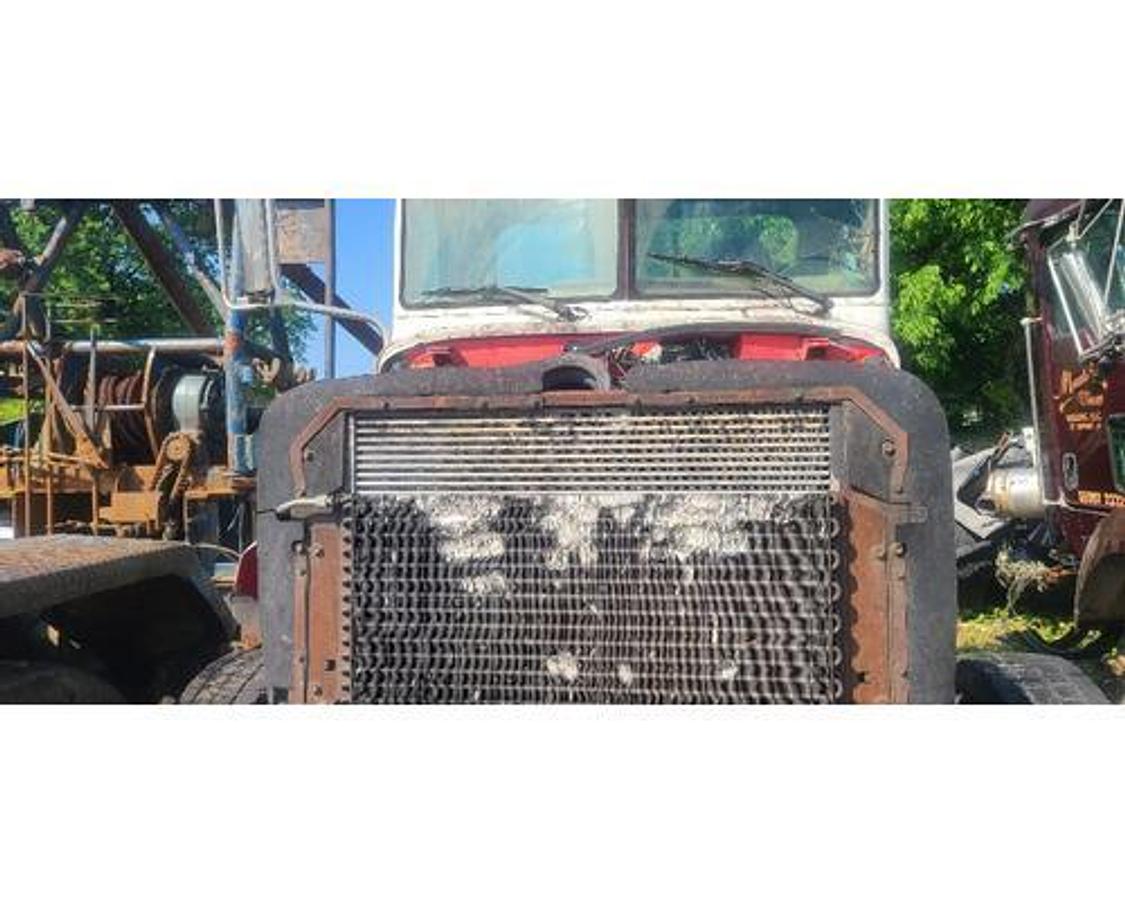 Used 2007 Peterbilt 335 PETERBILT