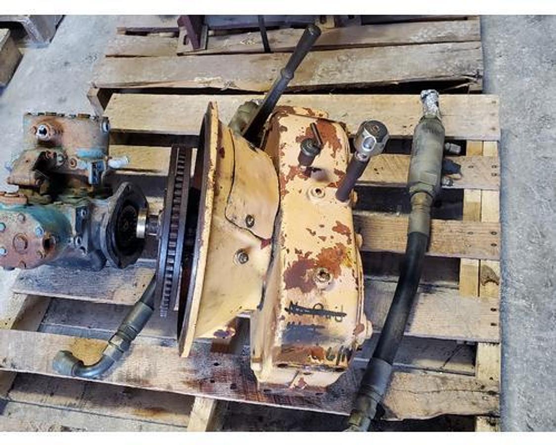 Used SAE#3 SINGLE PLATE 11" CLUTCH DOUBLE 5" FUNK PUMP DRIVE MODEL# 281800A  5" GEAR CENTERS 1 1/4" SPLINE