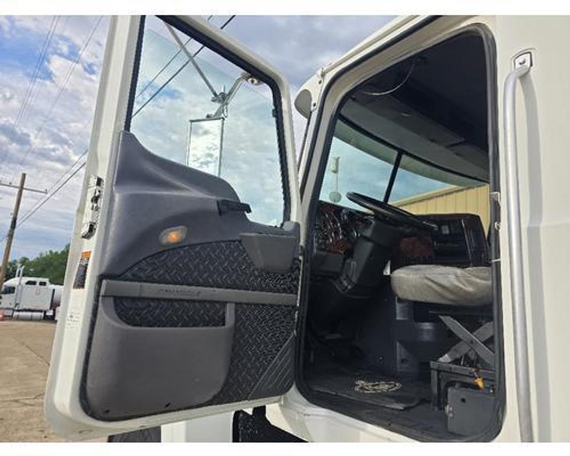 Used 2010 Mack CHU613