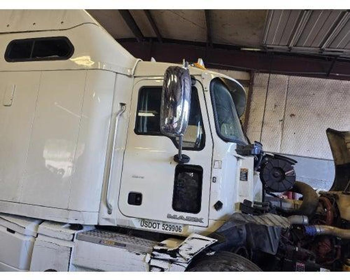 Used 2016 Mack CXN613