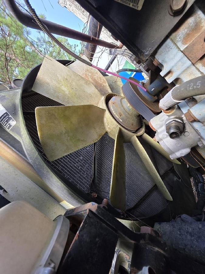 Used 2004 Freightliner COLUMBIA 120