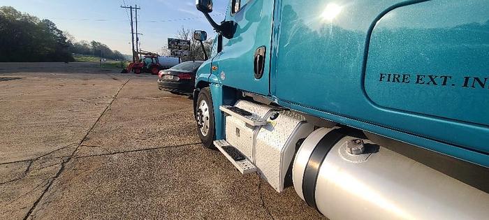Used 2015 Freightliner CASCADIA