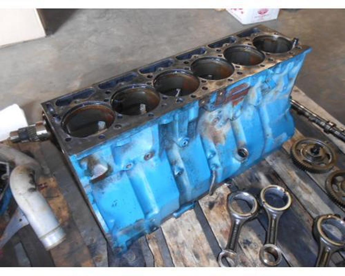 Used INTERNATIONAL DT 466E