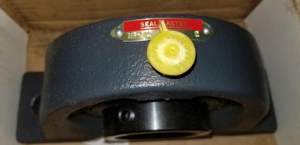 New surplus NEW SURPLUS SEALMASTER PILLOW BLOCK BEARING 1-1/2" BORE 2 BALL BEARING TYPE