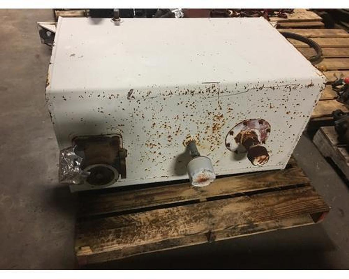 Used 75 GALLON HYDRAULIC TANK, RECTANGULAR, L: 37" W: 24" H: 20"