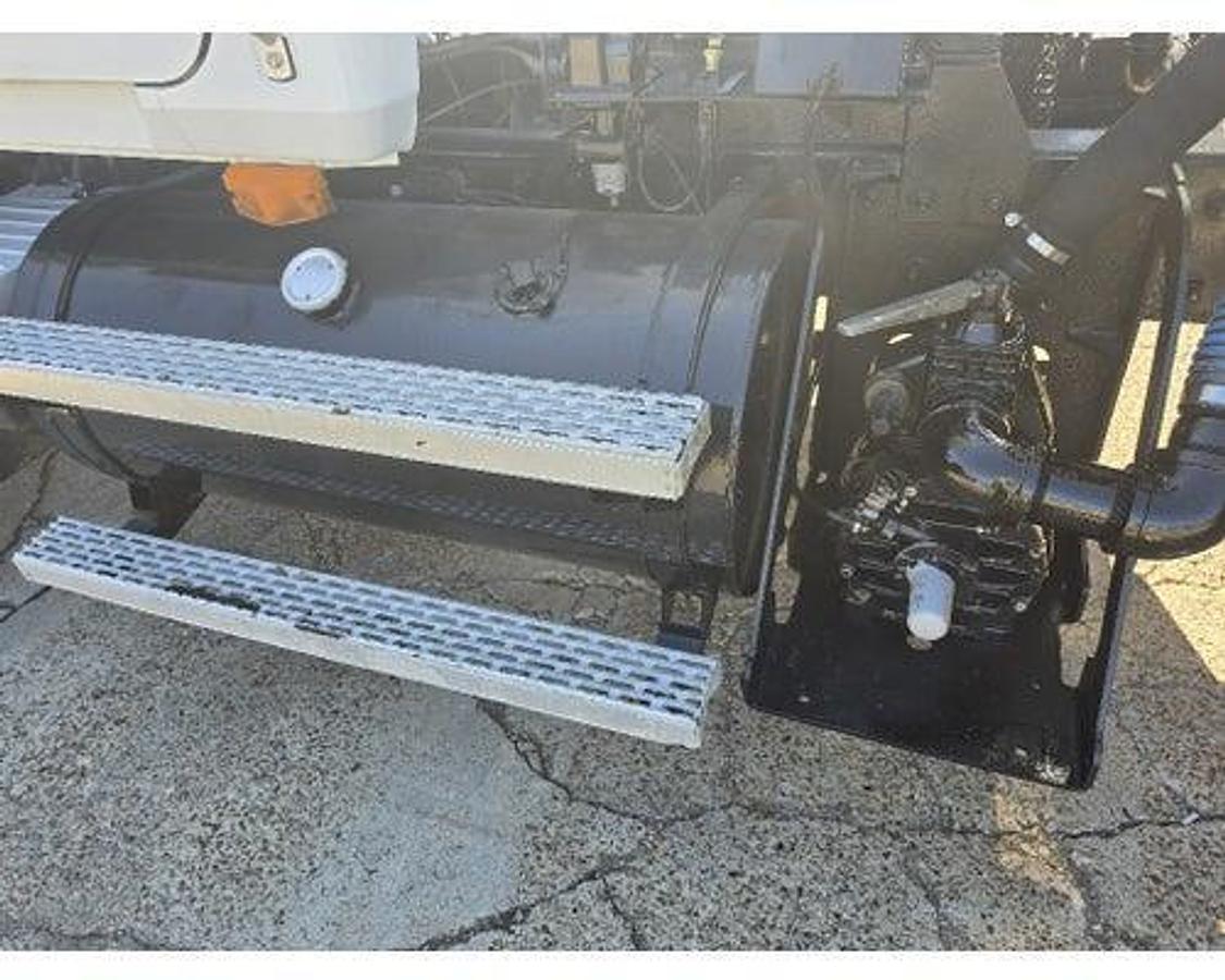 Used 2000 Mack CHU613