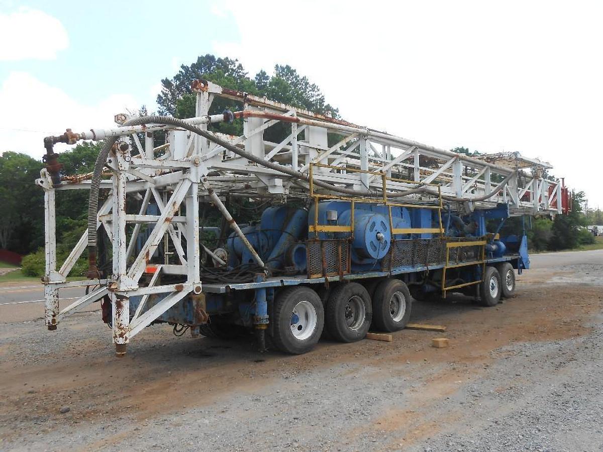 Used CRANE CARRIER RIG