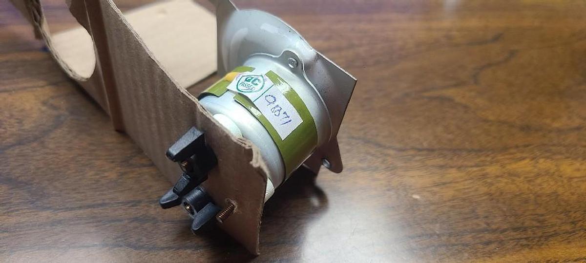 New surplus NEW SURPLUS INTERNATIONAL OIL GAUGE # 478675C1