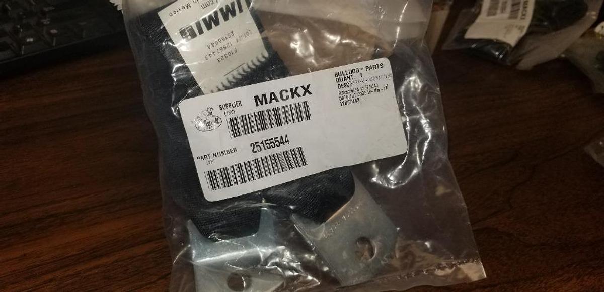 New surplus NEW SURPLUS GENUINE MACK SEAT BELT MALE SIDE 25155544