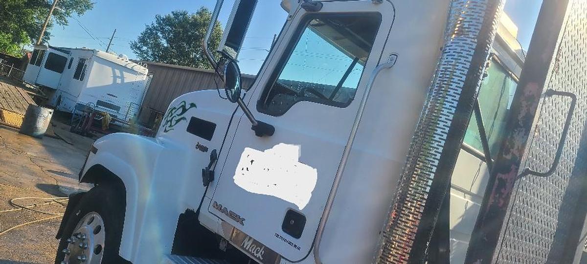 Used 2008 Mack CH613