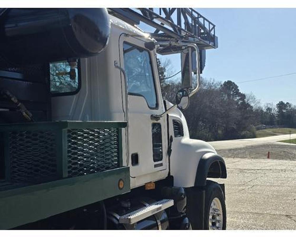 Used 2007 Mack CV713