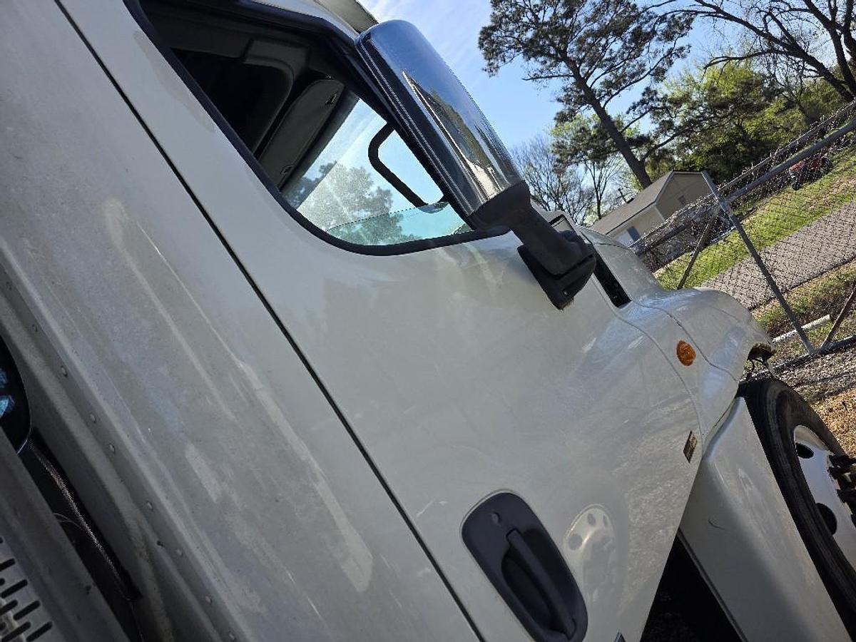 Used 2012 Freightliner CASCADIA