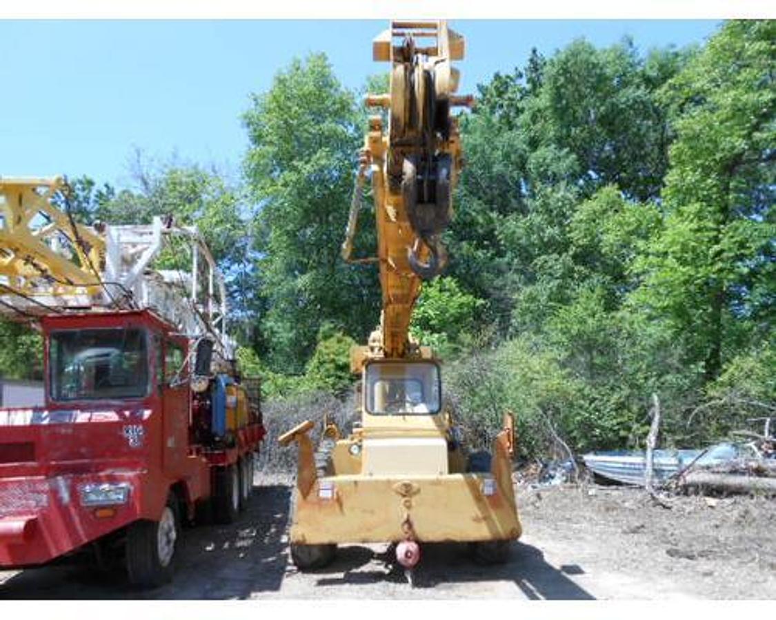 Used 1975 GROVE CRANE