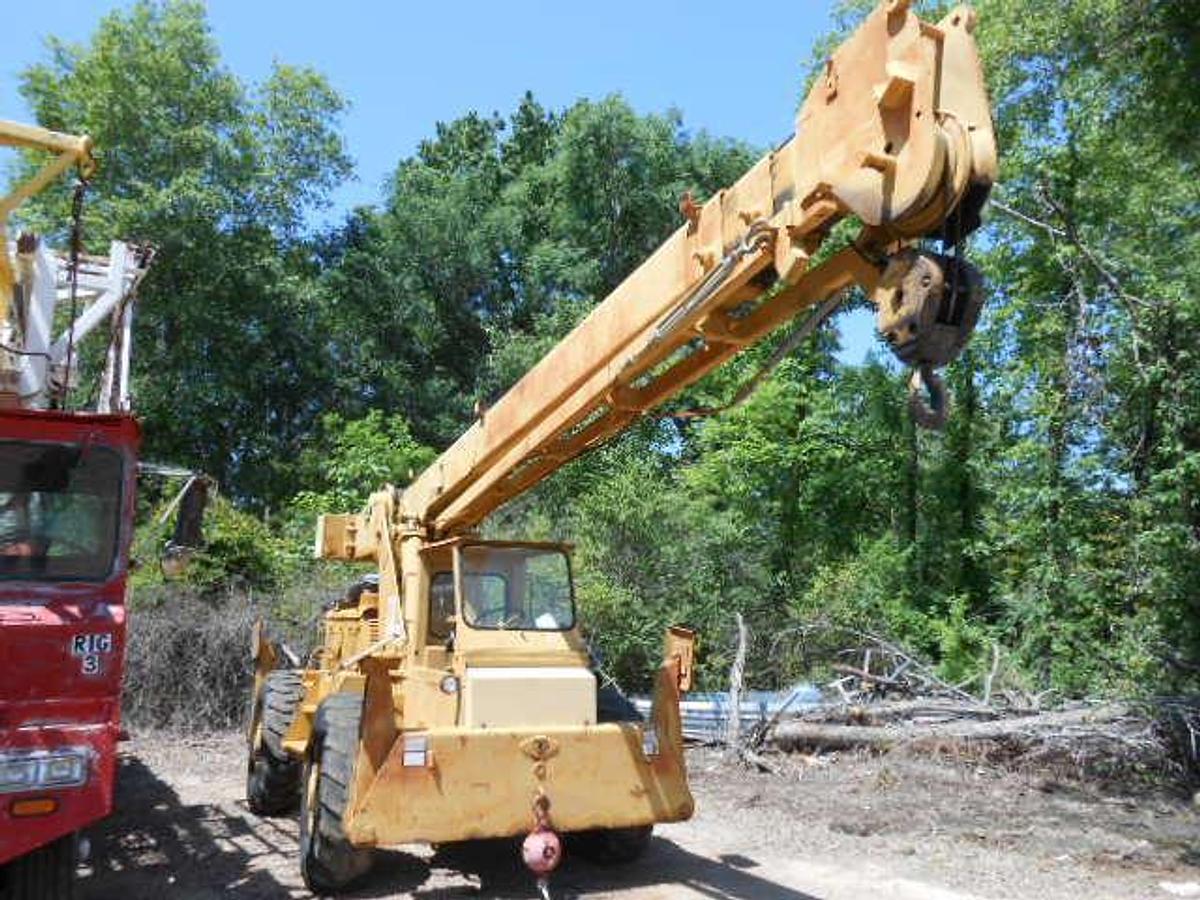Used 1975 GROVE CRANE