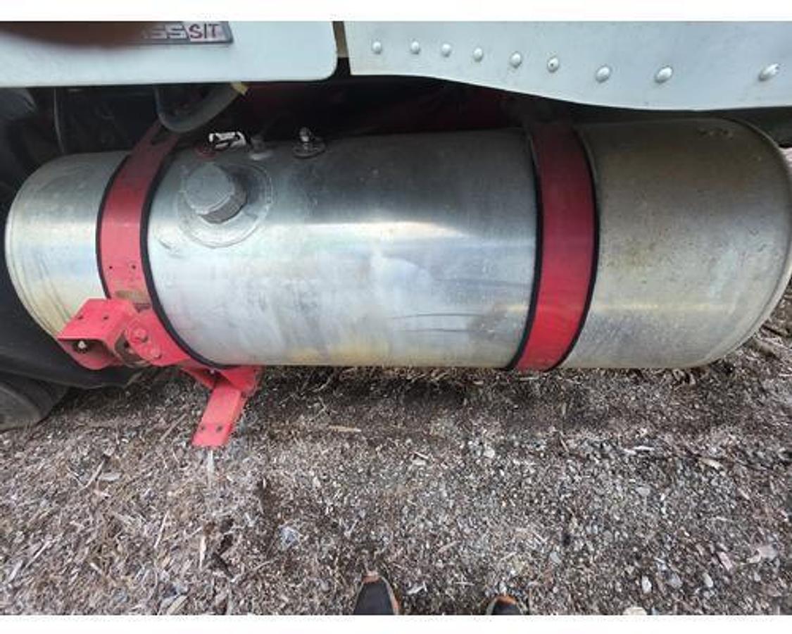 Used 2005 Freightliner CENTURY