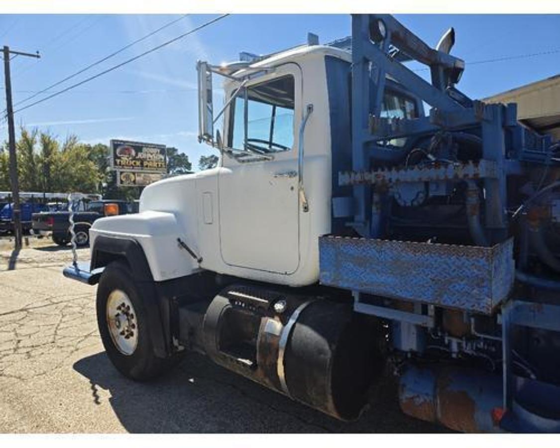 Used 1995 Mack RD688S