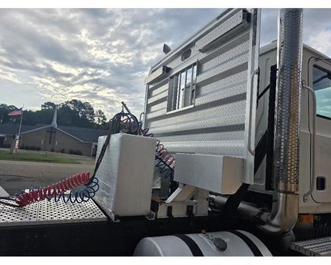 Used 2010 Mack CHU613