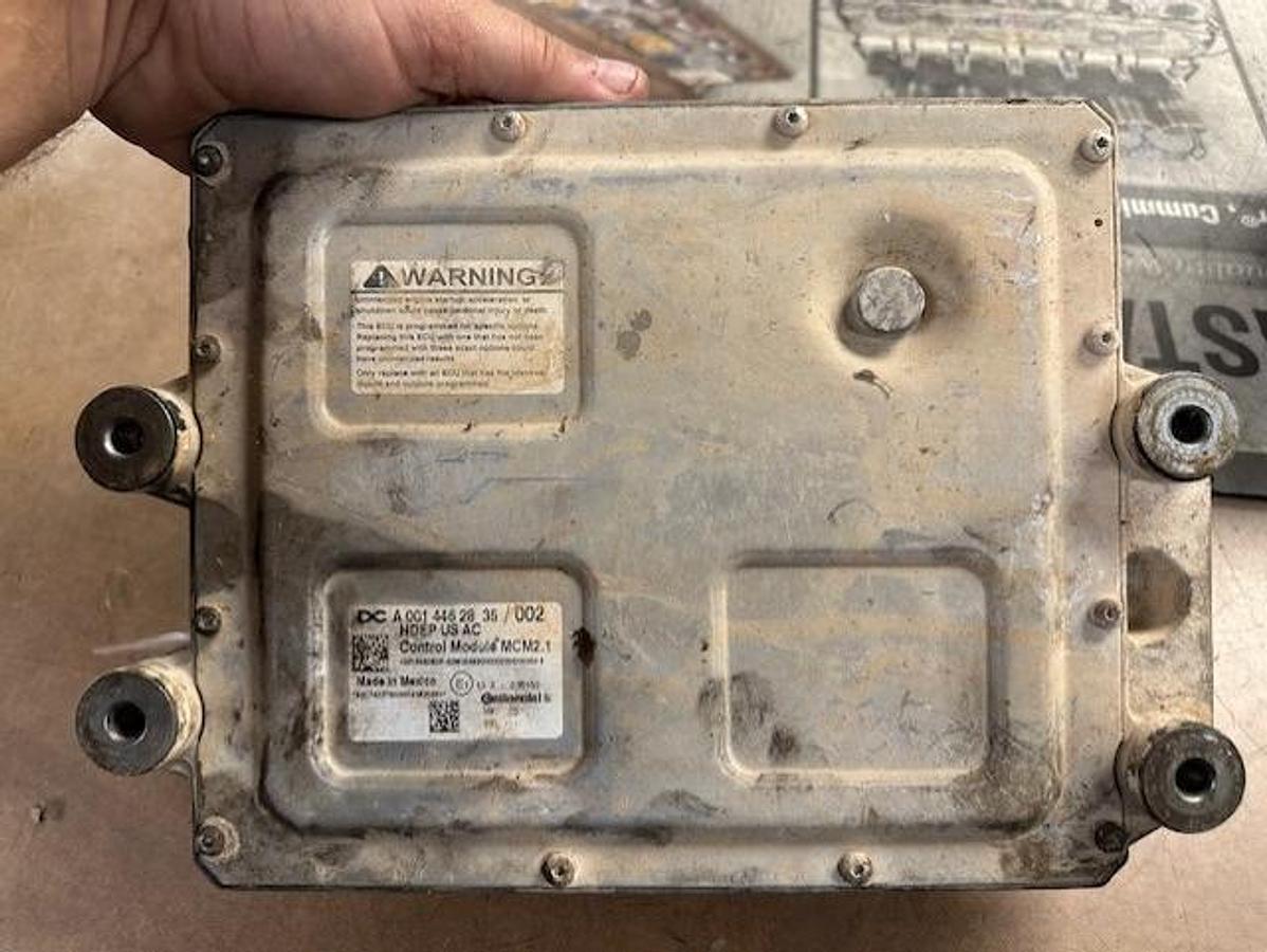 Used USED ECM DETROIT DIESEL A0014452835/002 DD15 CONTROL MODULE