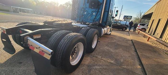 Used 2015 Freightliner CASCADIA