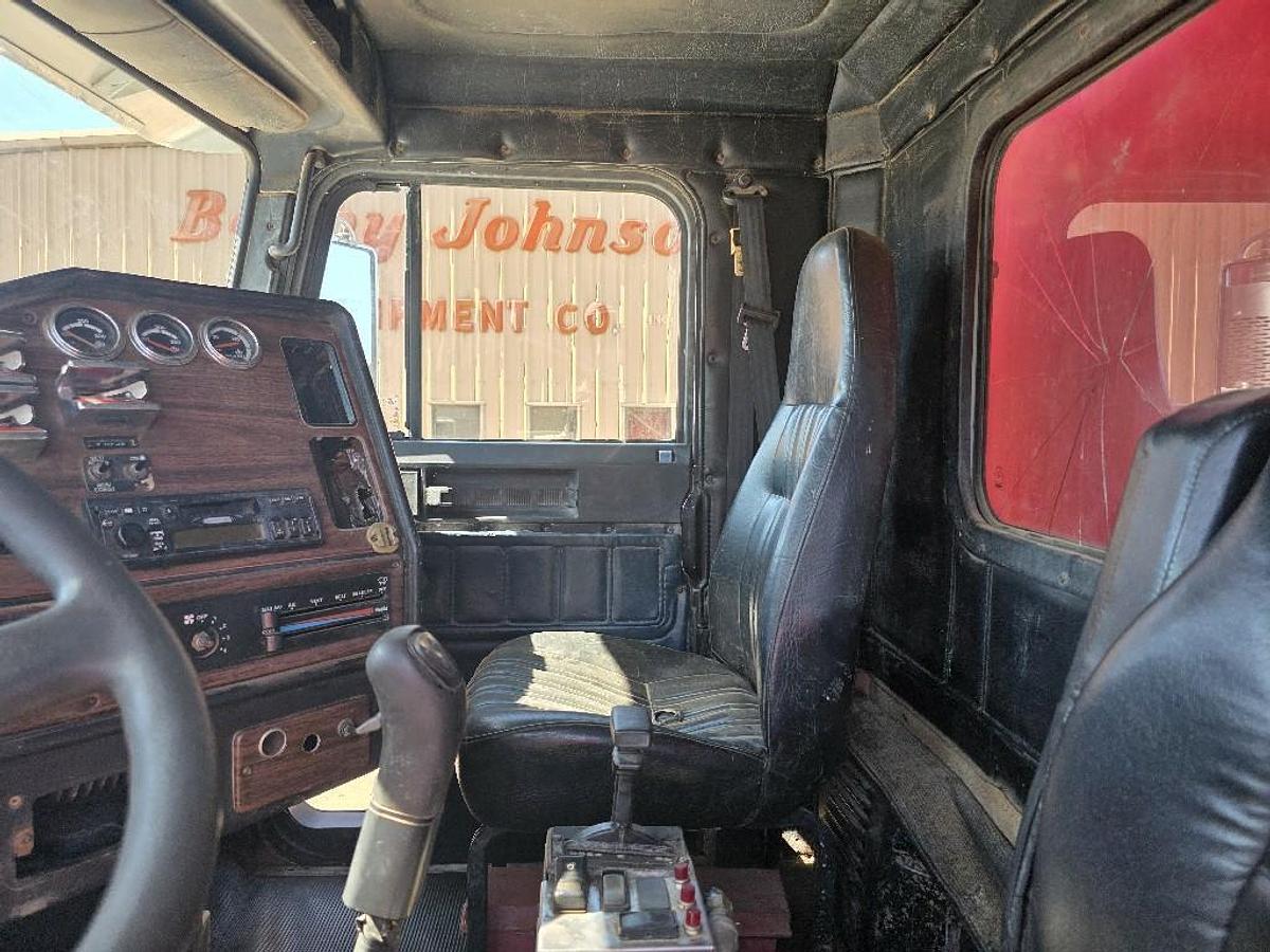 Used 2001 Freightliner FLD120SD