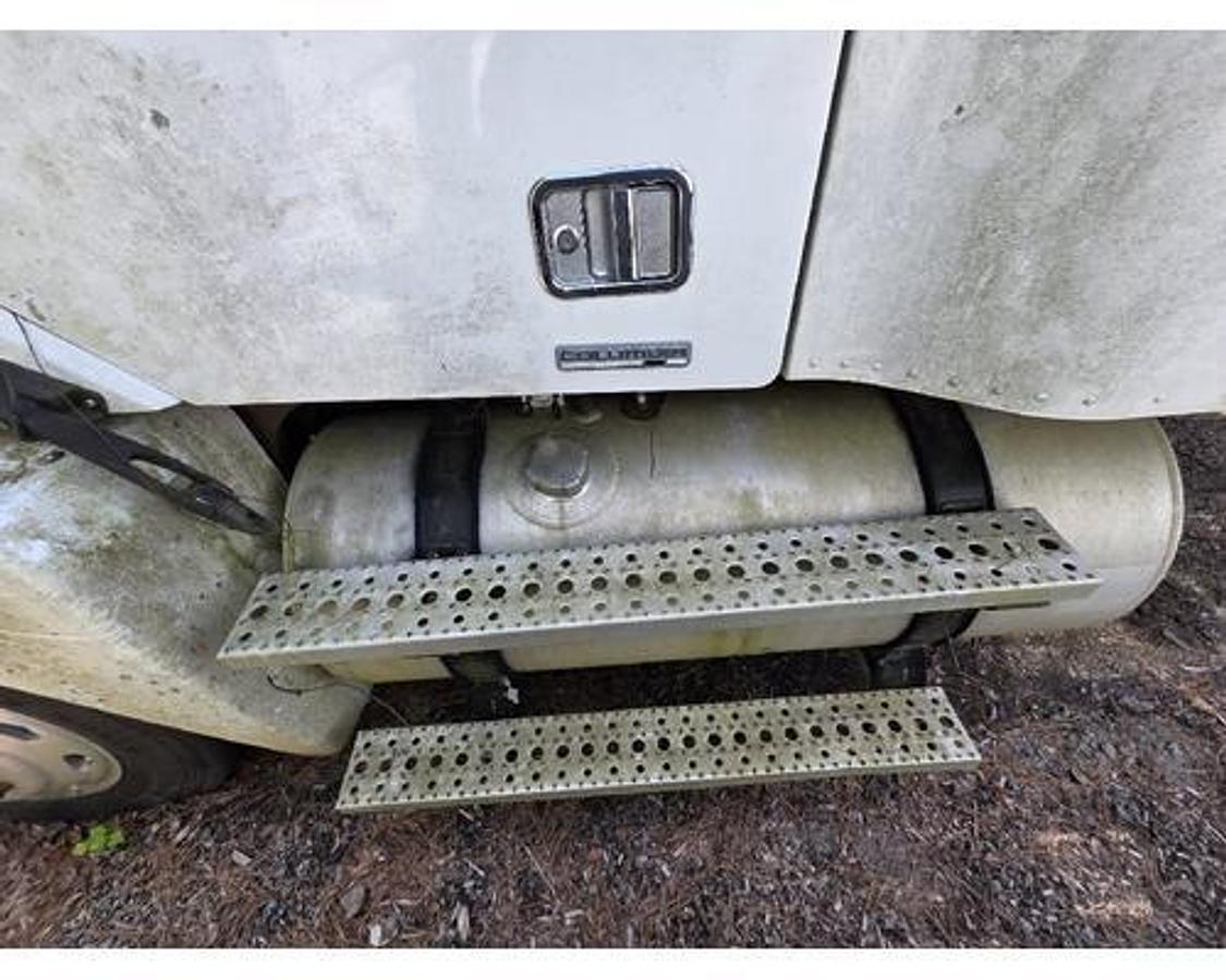 Used 2004 Freightliner COLUMBIA 120