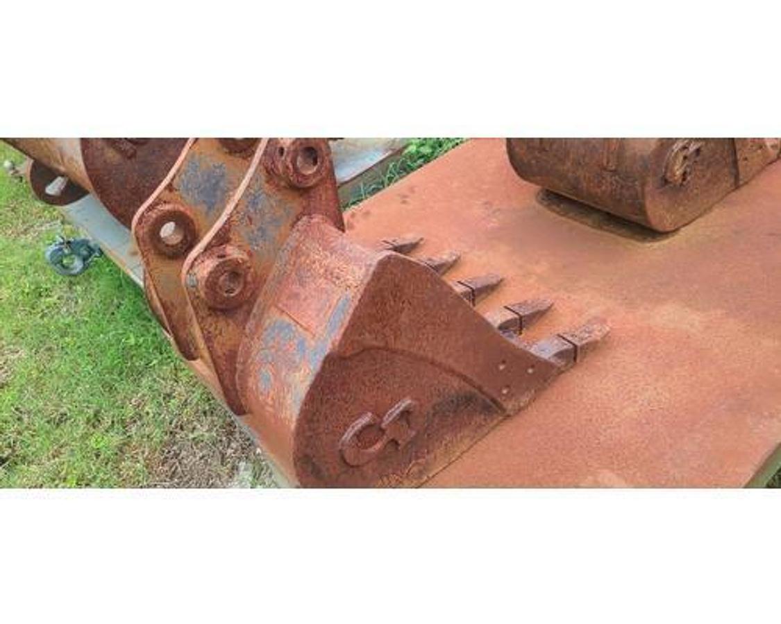 Used USED KOMATSU PC35R-8E SN# 303-31-144413-53 C&P ATTACHEMENTS
0.143 CAPACITY, WIDTH 24