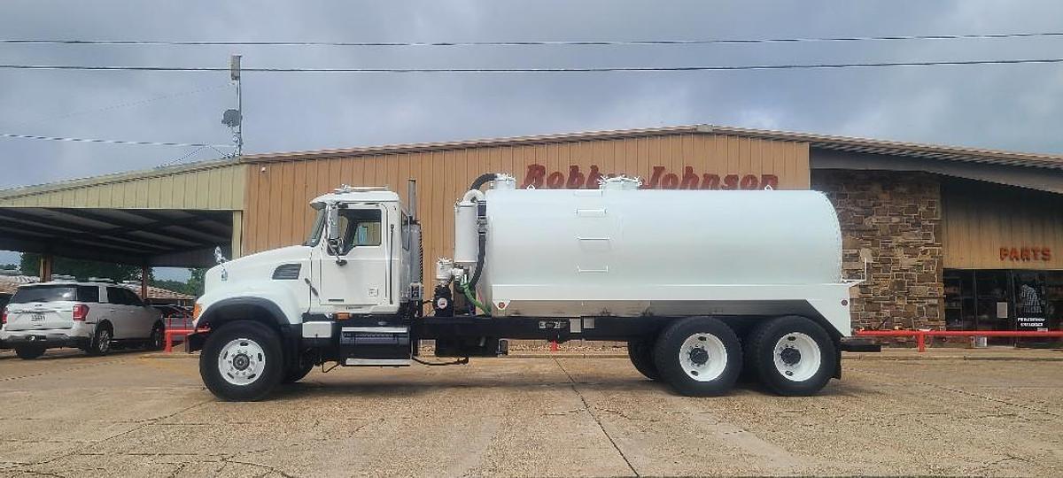 Used 2004 Mack CV713 GRANITE