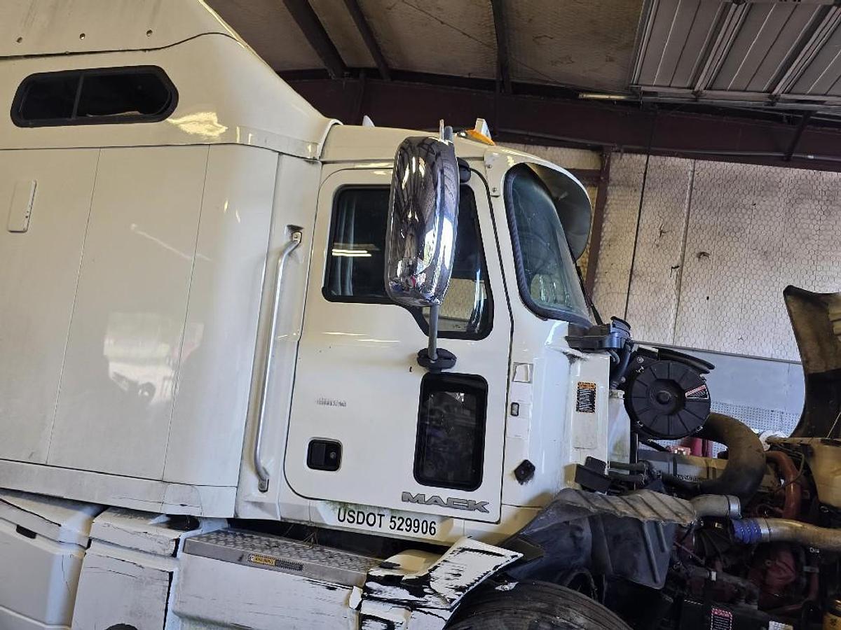 Used 2016 Mack CXN613