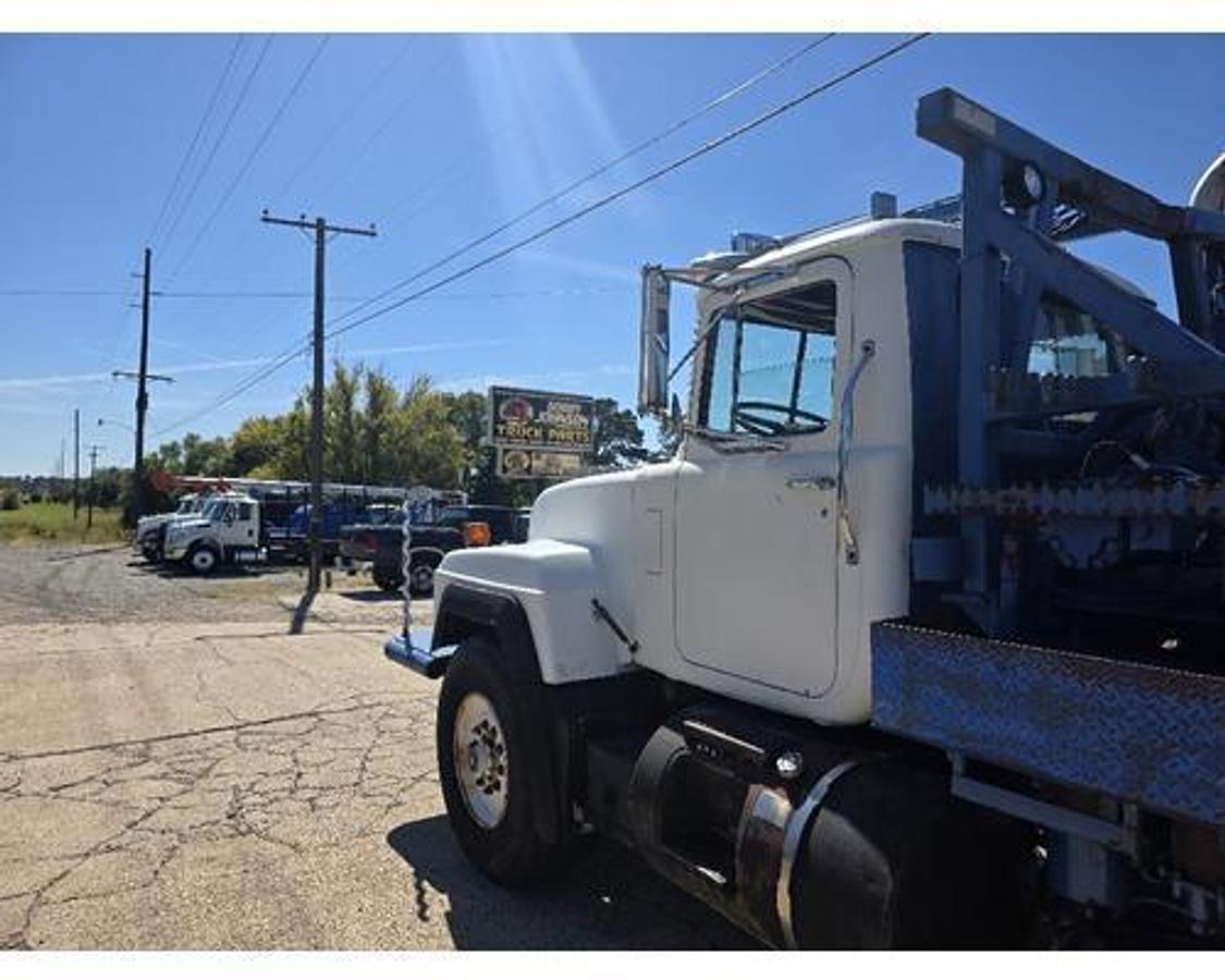 Used 1995 Mack RD688S