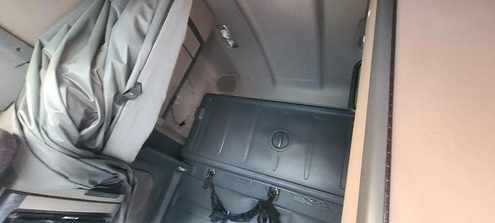 Used 2015 Freightliner CASCADIA