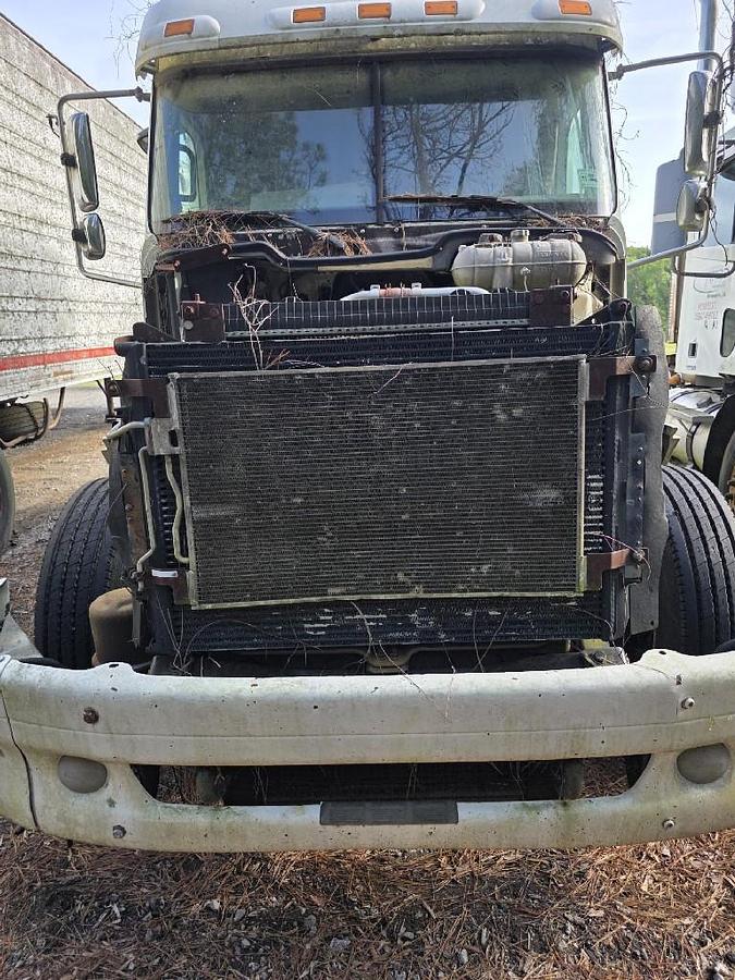 Used 2004 Freightliner COLUMBIA 120