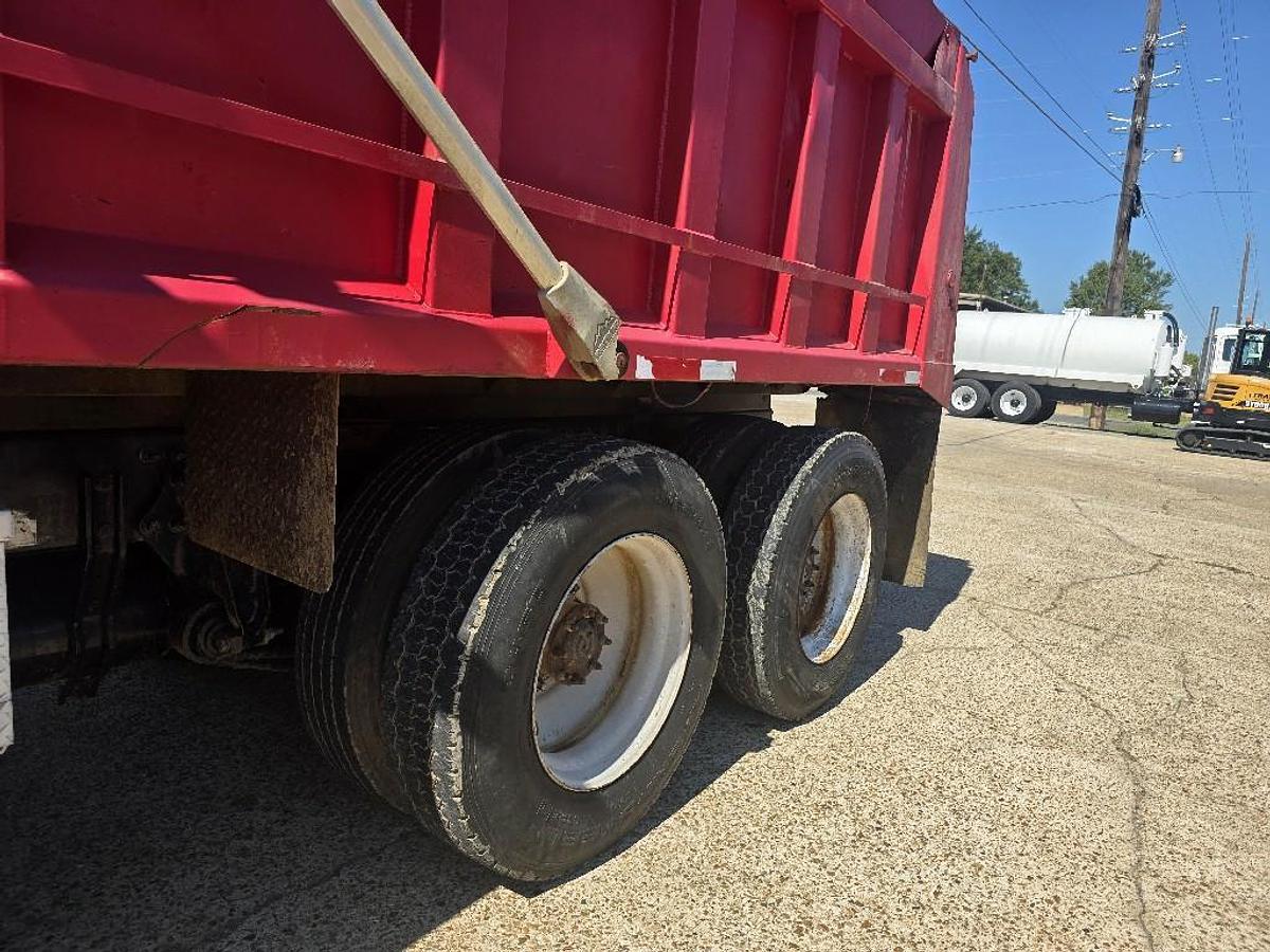 Used 2001 Freightliner FLD120SD