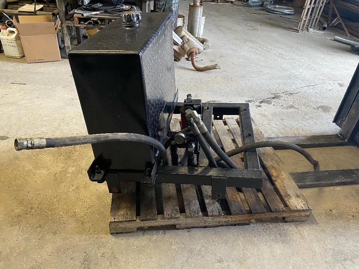 Used GOOD USED BEHIND THE CAB 50 GALLON STEEL HYDRAULIC TANK, READY TO BE MOUNTED INCLUDES FILTER & RELIEF VALVE