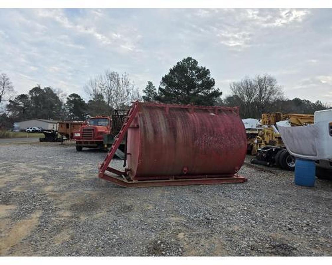 Used GOOD USED STEEL SWAB TANK SKID 100 BARREL