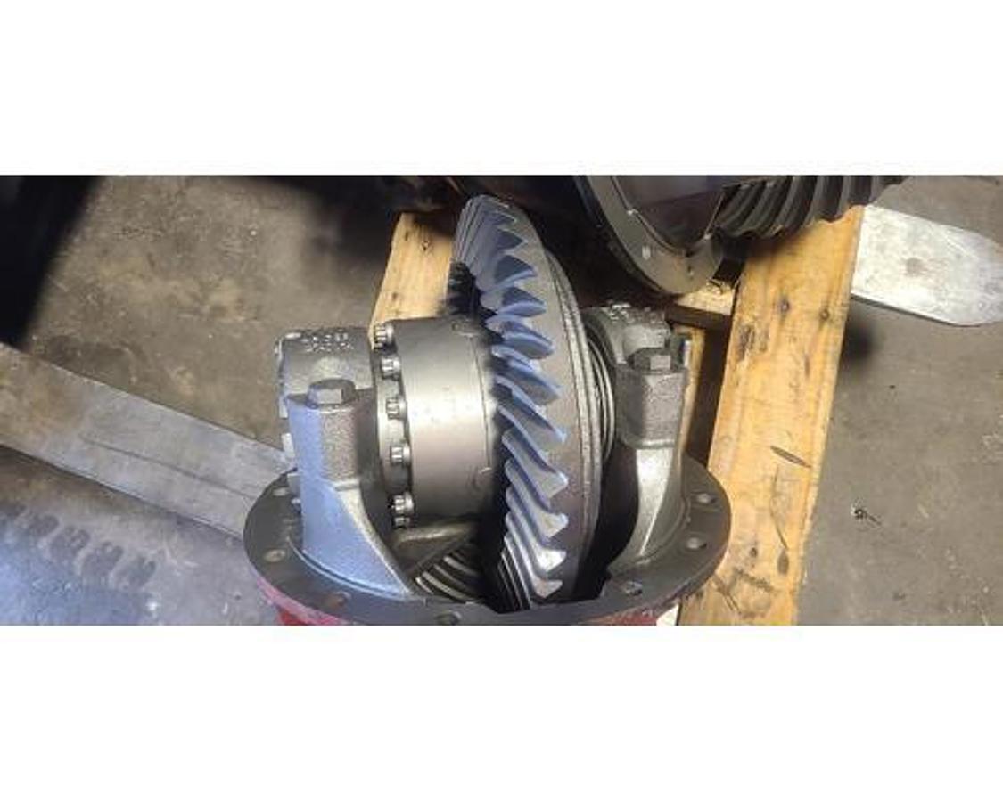 Used GOOD USED EATON RSP40 REAR/REAR DIFFERENTIAL 3.90 RATIO EXC.
