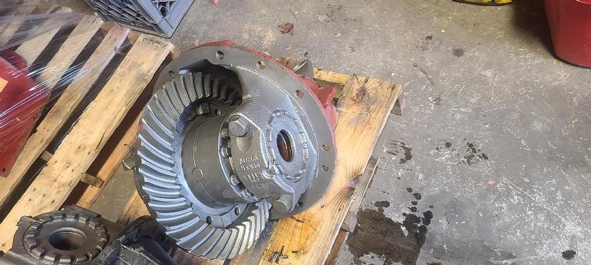 Used GOOD USED EATON RSP40 REAR/REAR DIFFERENTIAL 3.90 RATIO EXC.