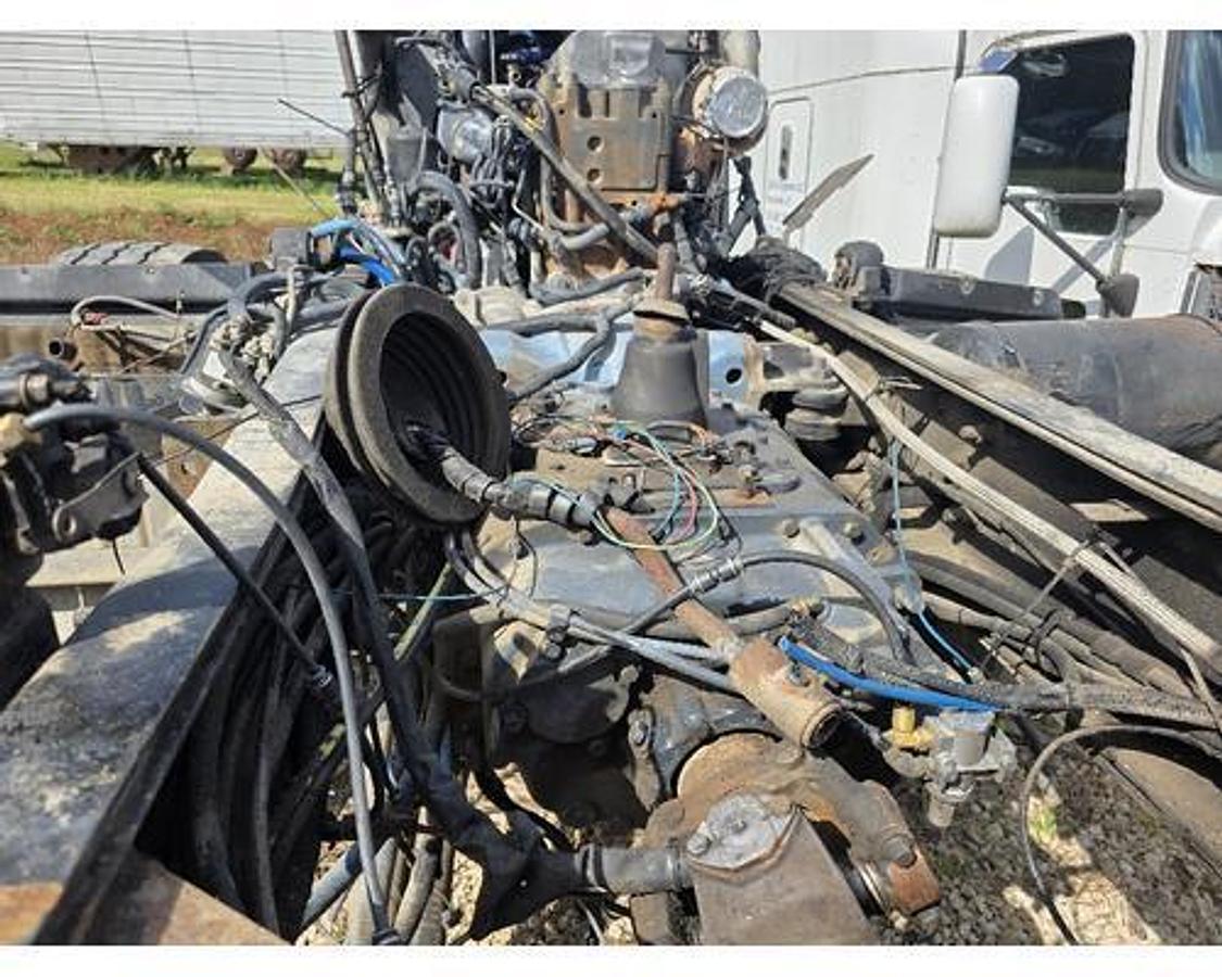Used 2005 Mack CV713