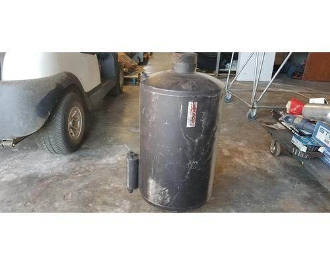 New surplus NEW SURPLUS GT EXHAUST SILENCER # 202-21035-1-14632 SN# 92715
3-1/2" " I.D. INLET & OUTLET 14" DIAMETER BODY LEGTH 21"