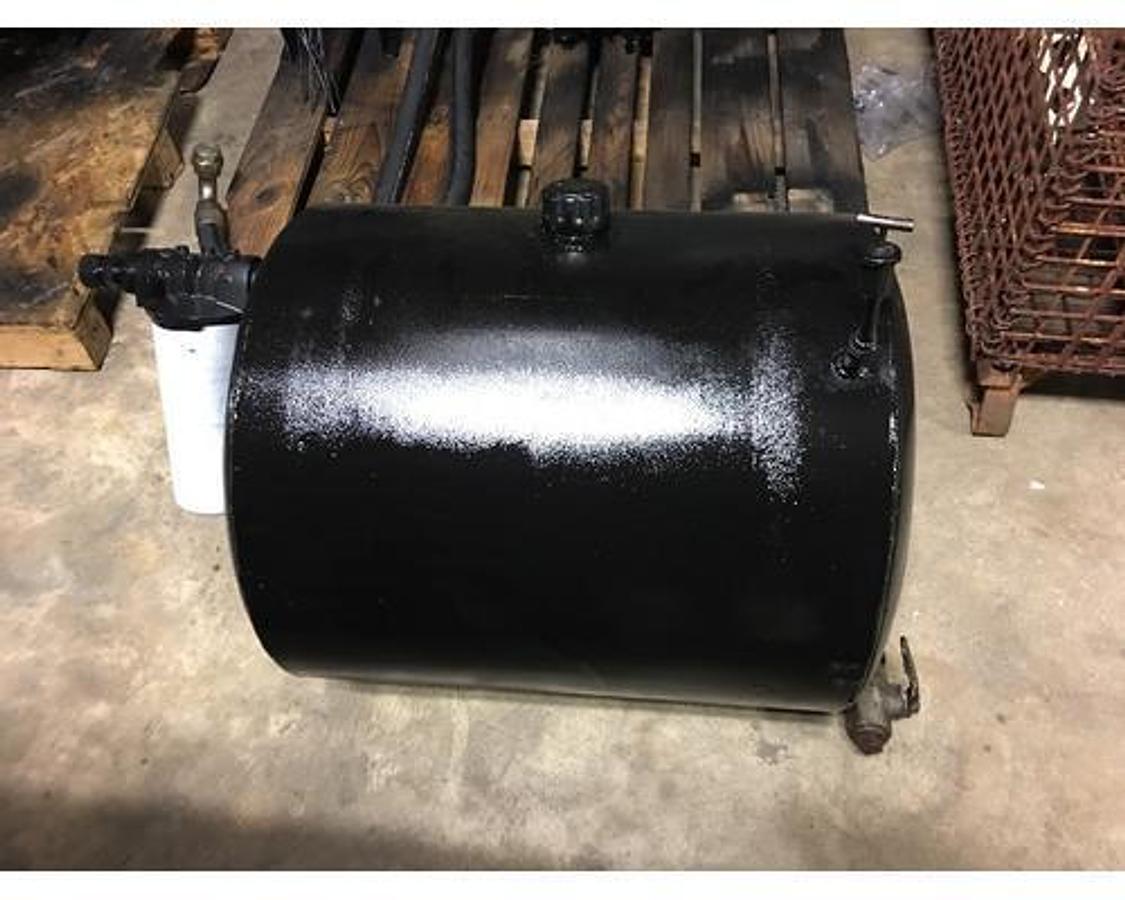 Used GOOD USED HYDRAULIC TANK, 50 GAL. CAPACITY LENGTH 26" DIAMETER 24"