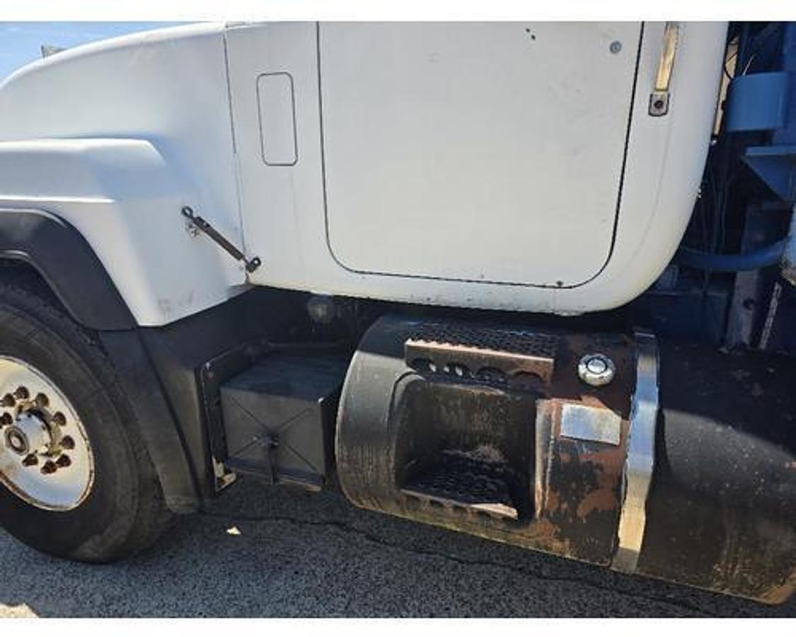 Used 1995 Mack RD688S