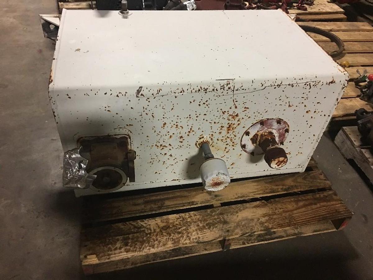 Used 75 GALLON HYDRAULIC TANK, RECTANGULAR, L: 37" W: 24" H: 20"