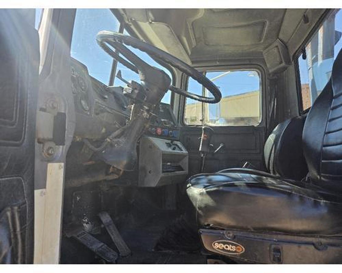 Used 1995 Mack RD688S