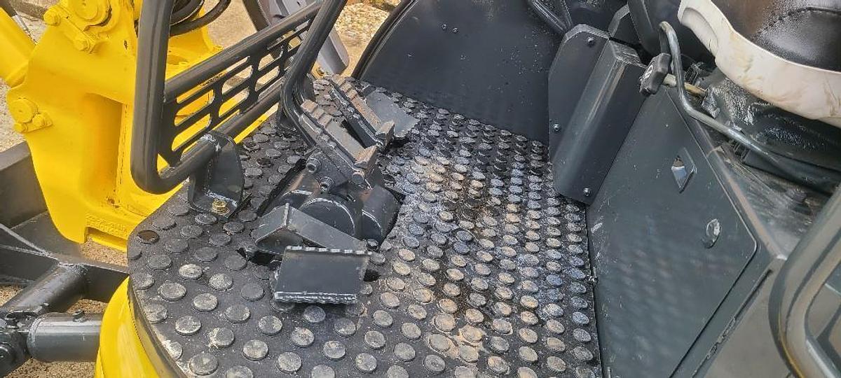 Used 2006 KOMATSU PC35MR-2