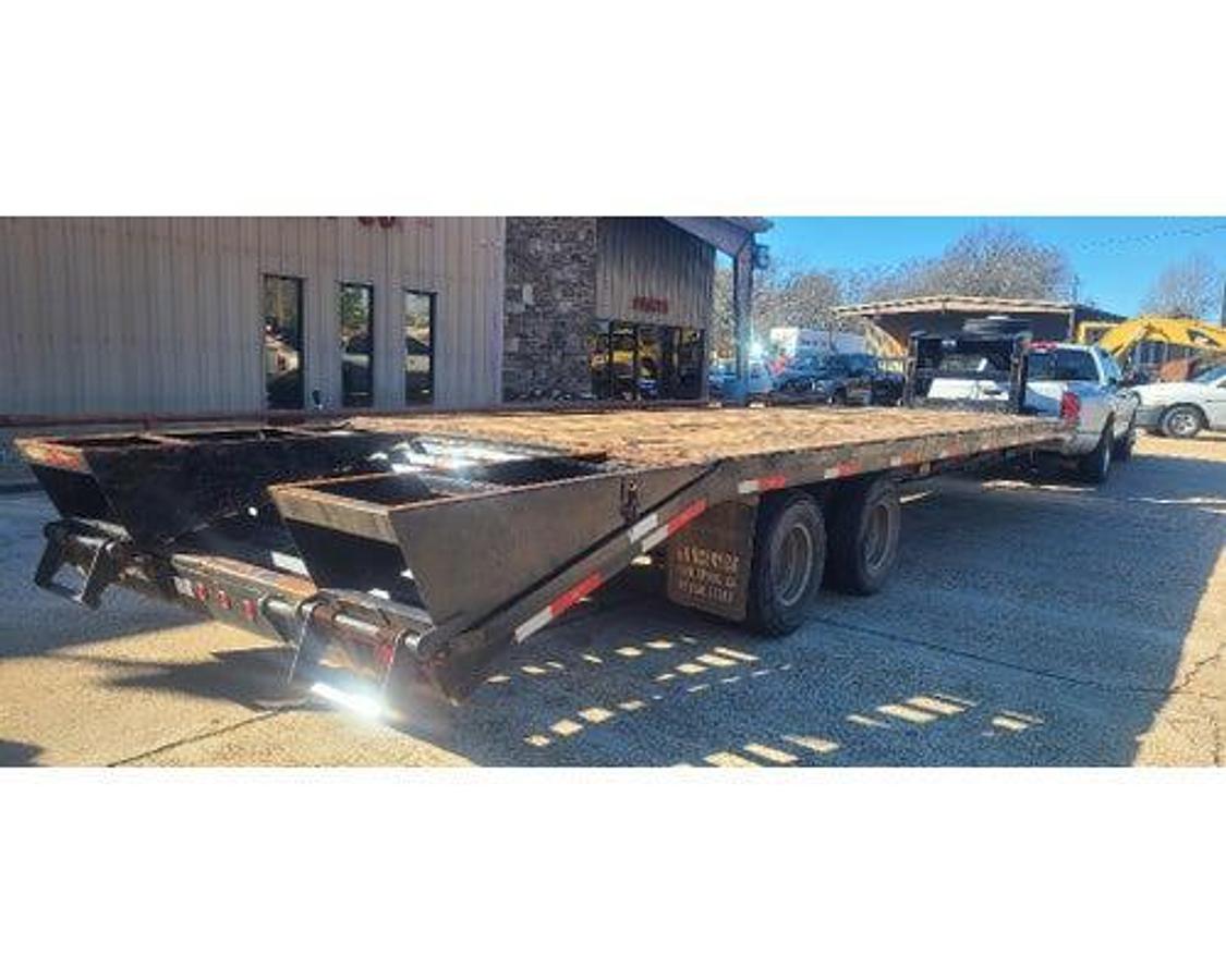 Used 2017 GOOSENECK FLAT BED