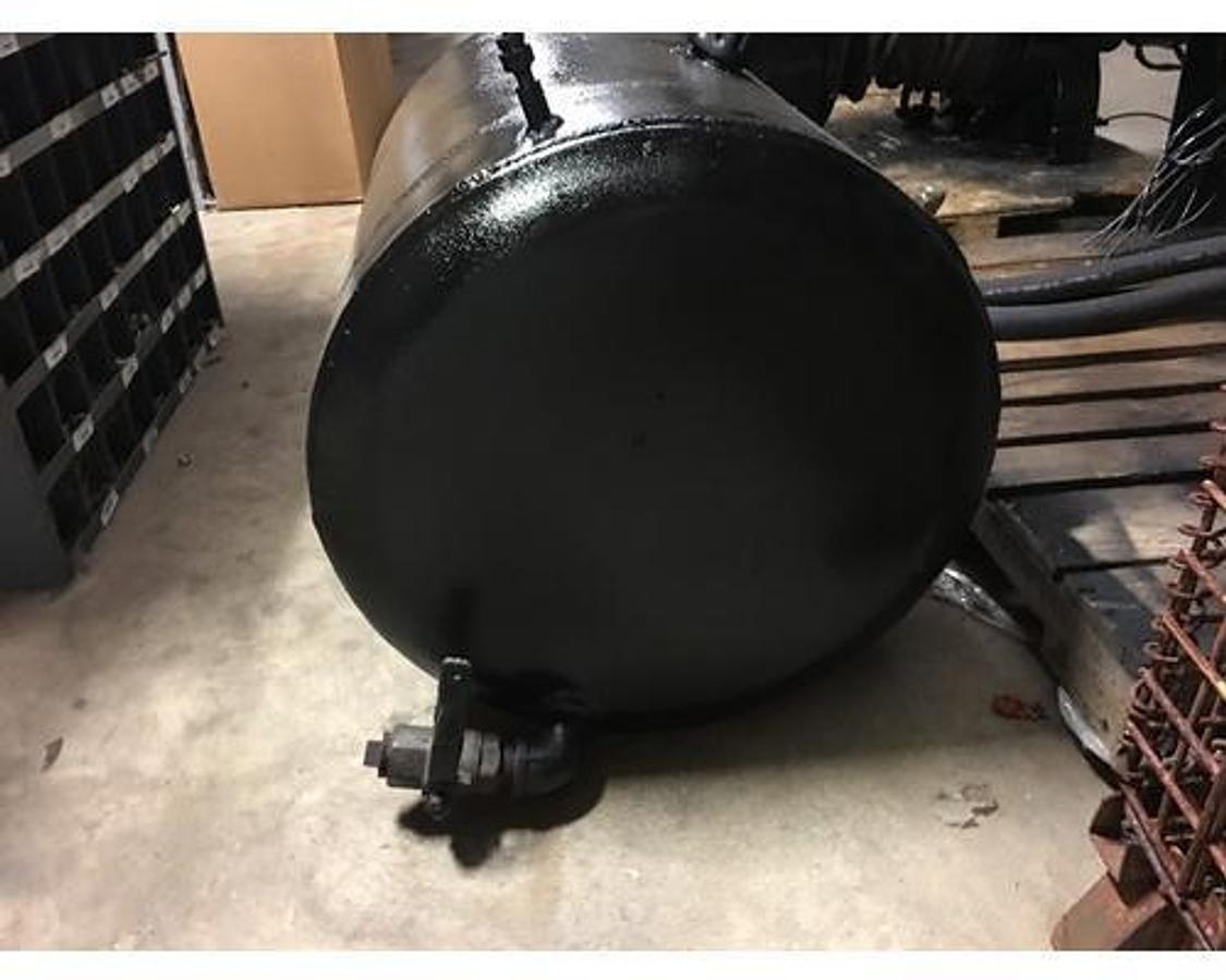 Used GOOD USED HYDRAULIC TANK, 50 GAL. CAPACITY  LENGTH  26" DIAMETER 24"