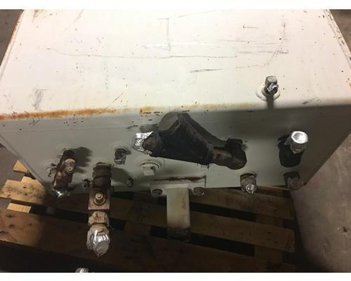 Used 75 GALLON HYDRAULIC TANK, RECTANGULAR, L: 37" W: 24" H: 20"