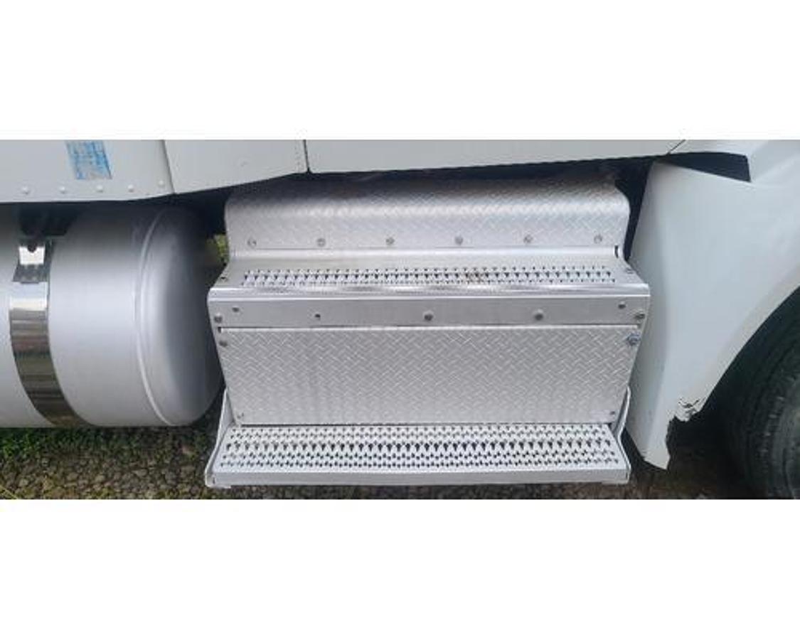 Used 2014 Peterbilt 567