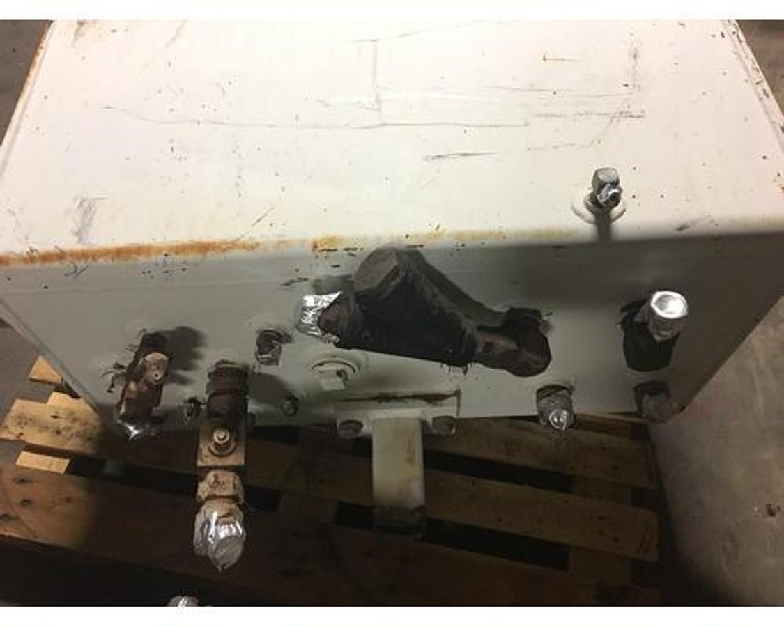 Used 75 GALLON HYDRAULIC TANK, RECTANGULAR, L: 37" W: 24" H: 20"